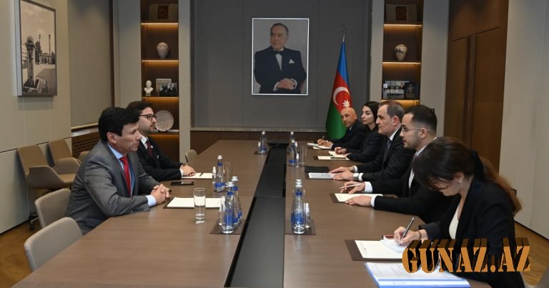 Ceyhun Bayramov paraqvaylı deputatlarla görüşdü - FOTO