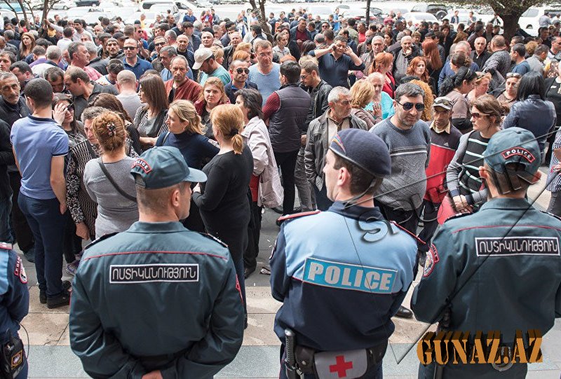 İrəvanda mitinq: polislə toqquşmada 35 nəfər yaralandı
