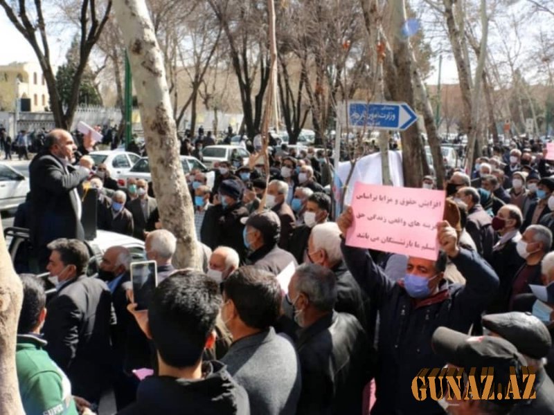 İranda pensiyaçılar arasında etiraz başladı