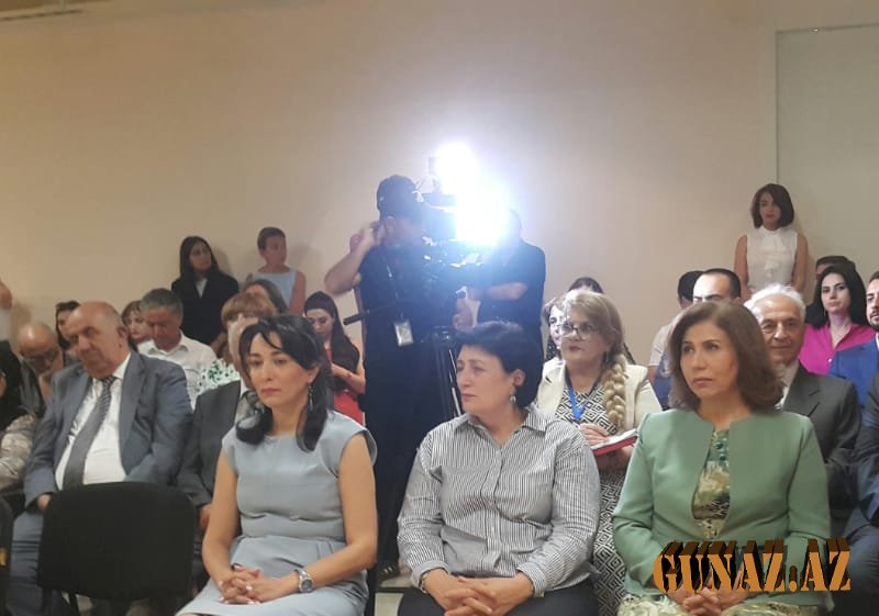 "Ləmpə" xalçasının təqdimatı keçirildi