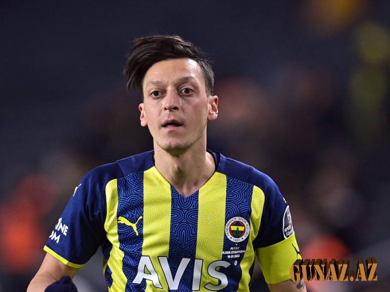 Məsut Özil "Fenerbahçe"dən getdi