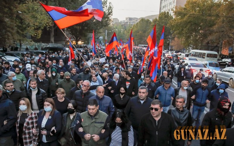 Ermənistanda etiraz aksiyası- Adlarını açıqlayın!