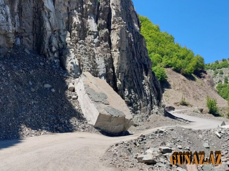 Daşkəsəndə uçqun 5 kəndin yolunu bağladı