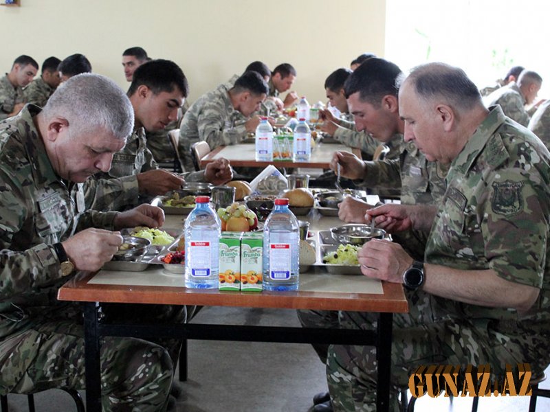 Baş qərargah rəisi quru qoşunlarında olub