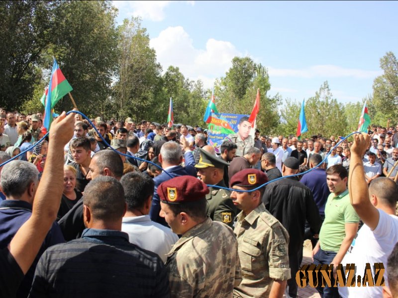 Şərur igid şəhidini son mənzilə yola saldı Şərur igid şəhidini son mənzilə yola saldı