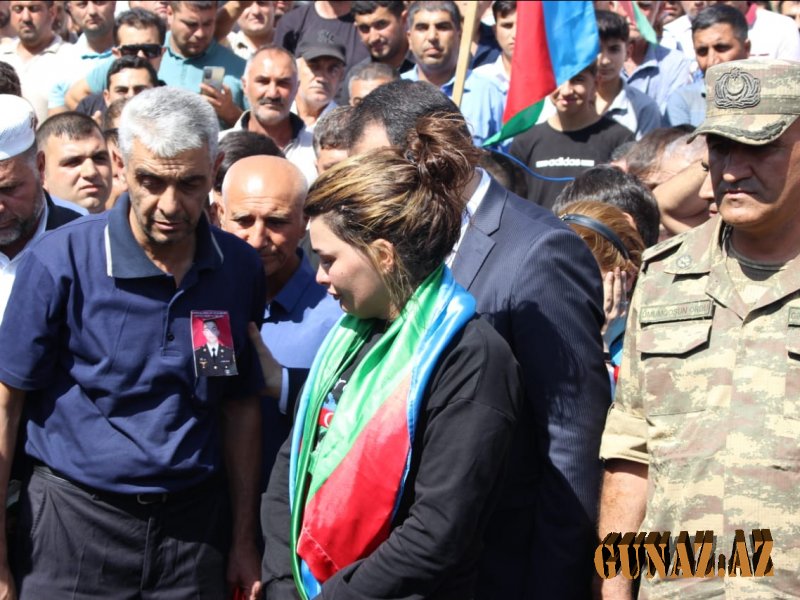 Şərur igid şəhidini son mənzilə yola saldı Şərur igid şəhidini son mənzilə yola saldı