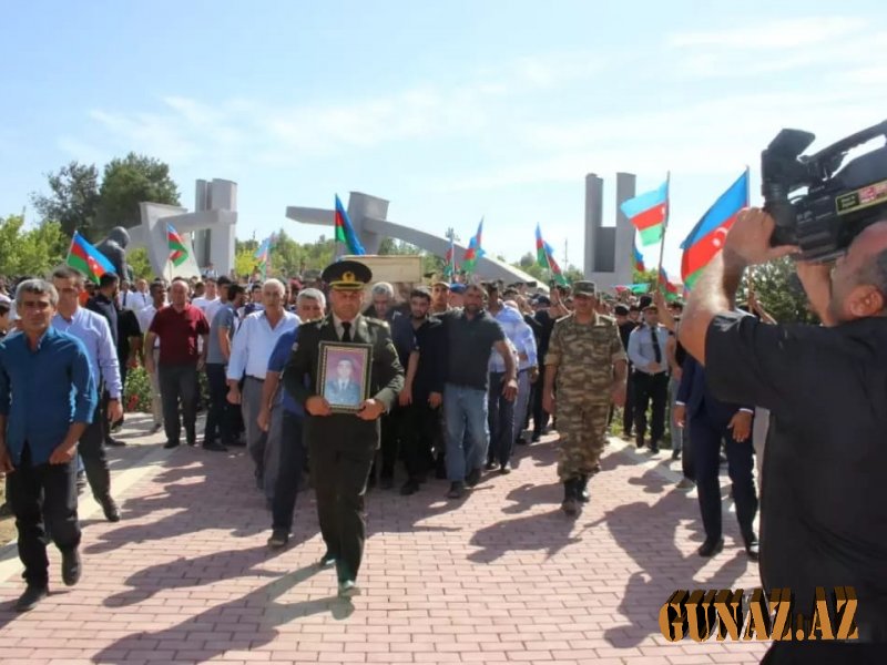 Şərur igid şəhidini son mənzilə yola saldı