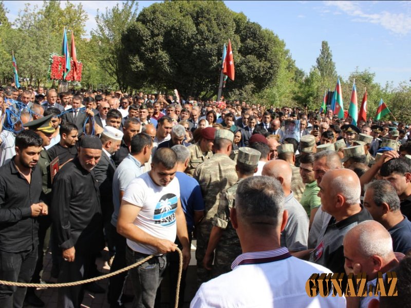 Şərur igid şəhidini son mənzilə yola saldı Şərur igid şəhidini son mənzilə yola saldı
