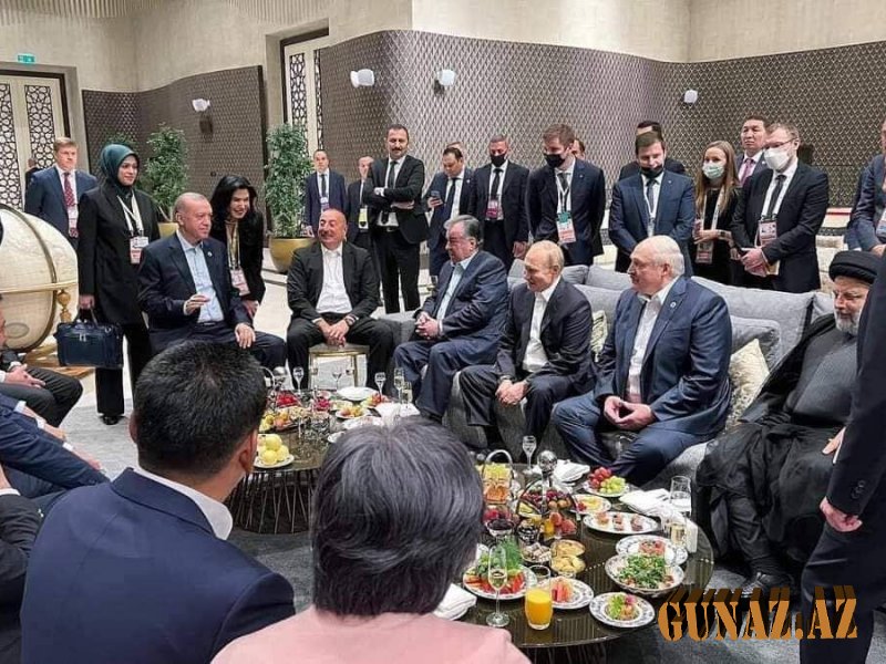 Tarix yazan FOTO- Ərdoğan danışır prezidentlər dinləyir