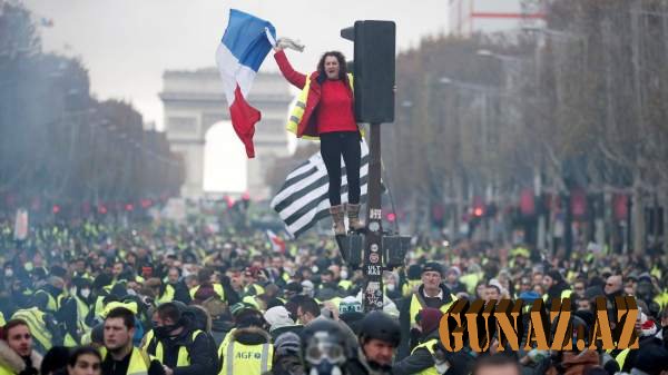 Paris küçələrində aksiya- NƏ BAŞ VERİR?