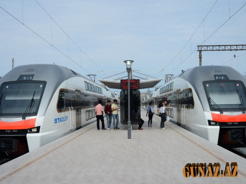 Sürət qatarında hadisə baş verib