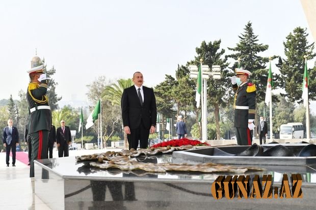 İlham Əliyev Şəhidlər Abidəsini ziyarət edib