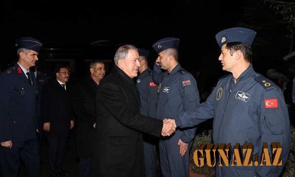Zakir Həsənov və Hulusi Akar pilotlarla görüşüb