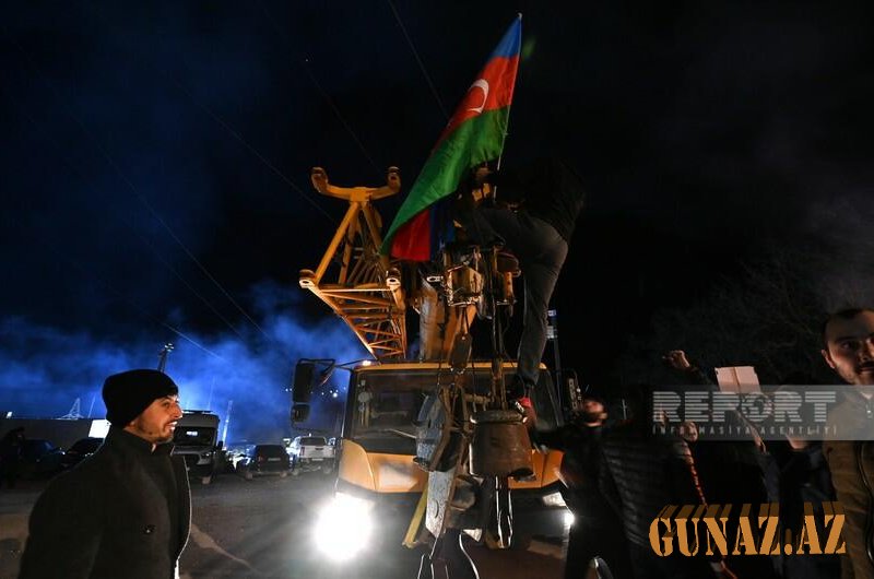 Xankəndi yoluna yenidən Azərbaycan bayrağı asıldı