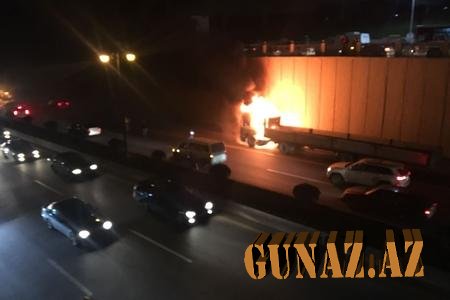 İrana məxsus yük maşını Lənkəranda yanıb
