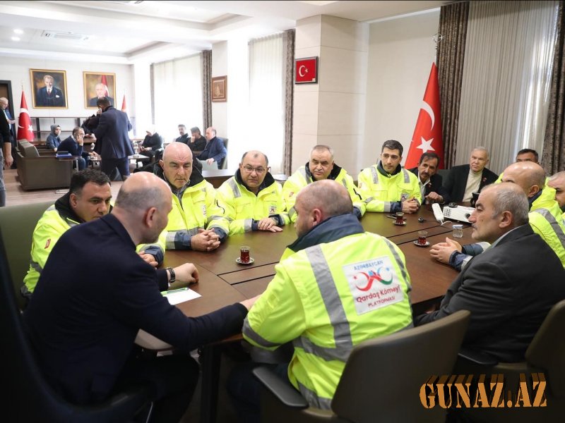 “Qardaş Köməyi” Platformasını təmsil edən heyət Türkiyədəki zəlzələ bölgəsində səfərdədir