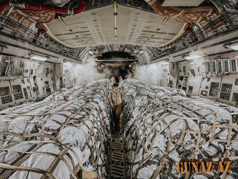 NATO Türkiyədə zəlzələdə evlərini itirənlər üçün çadırlar göndərib