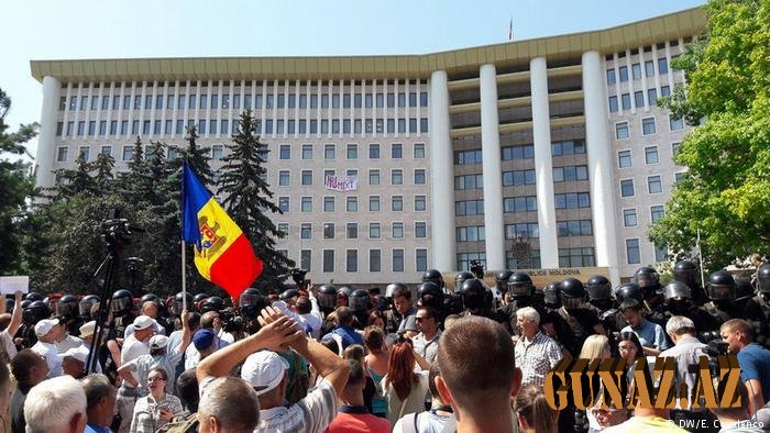 Ölkədə hərbi vəziyyət elan oluna bilər?