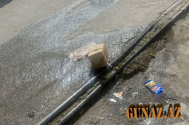 Suyun tapılmadığı “Xutor”da boru partladı: Küçə gölməçəyə döndü