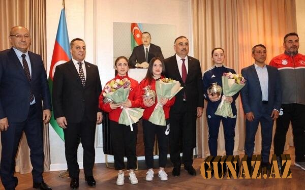 Prezidentin hədiyyələri türk idmançılara təqdim edildi