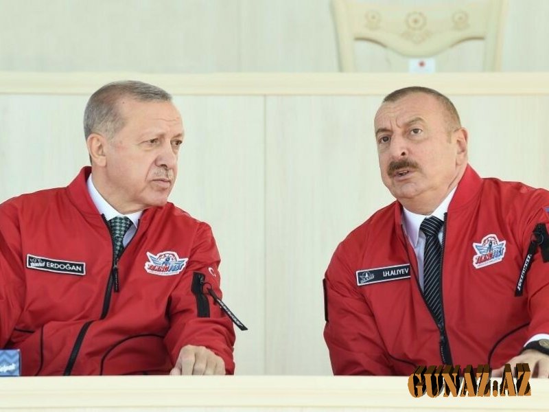 Ərdoğan Əliyevə poçt markası təqdim etdi