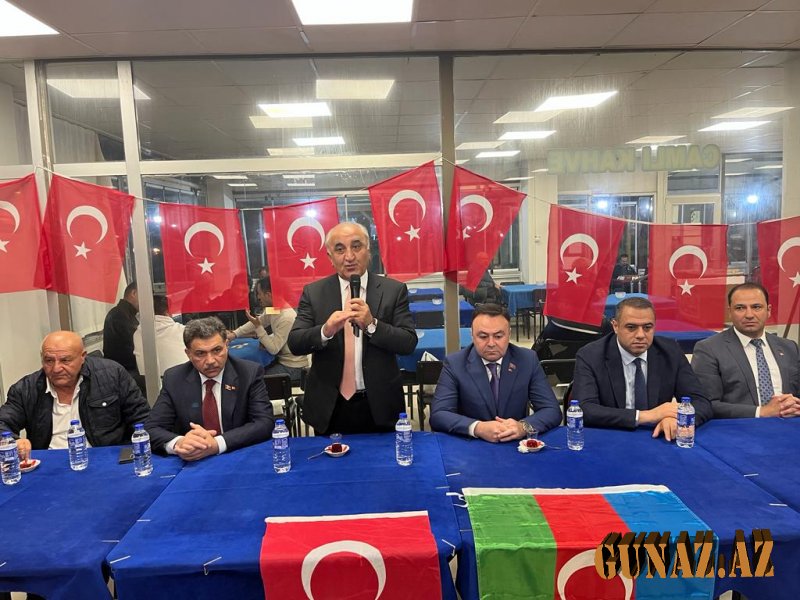 Çanaqqala şəhərində yaşayan türk ölkələrinin vətəndaşları bir arada