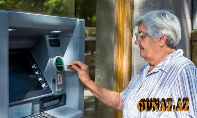 Pensiyaçılar istənilən bankomatdan vəsaitlərini faizsiz çıxara bilməlidir