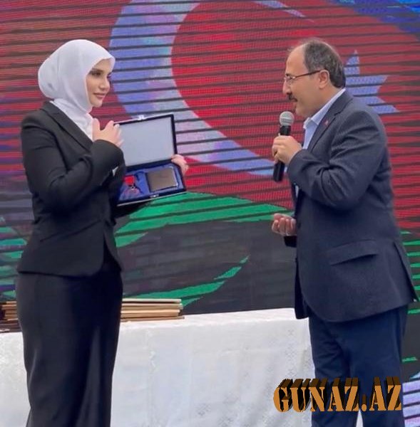 “Türk Dünyasının Onur- Şeref” medalına layiq görülən yazıçı Xuraman Muradova