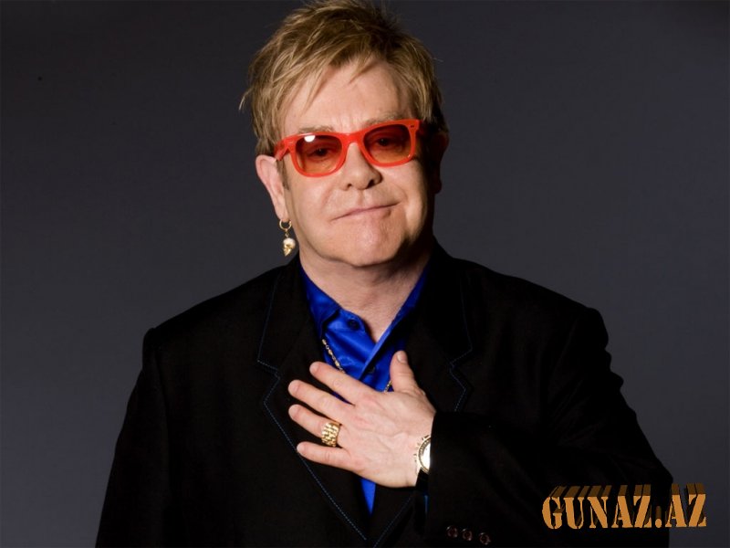 Elton Con son çıxışını etdi