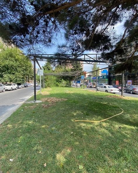Paytaxtda yaşıllıq ərazi zəbt edilərək yerinə kafe tikilir? - FOTO