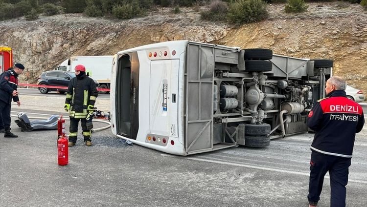 Türkiyədə avtobus aşdı, 15 nəfər yaralandı