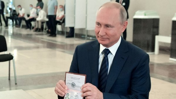 Putin seçkidə bu 3 rəqiblə yarışacaq
