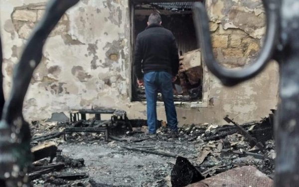 Hacıqabulda 3 otaqlı ev yandı