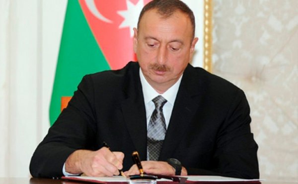 Prezident Məşhur Məmmədovu təltif etdi