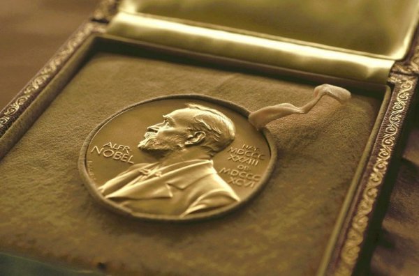 Ədəbiyyat üzrə Nobel mükafatının qalibi bəlli oldu