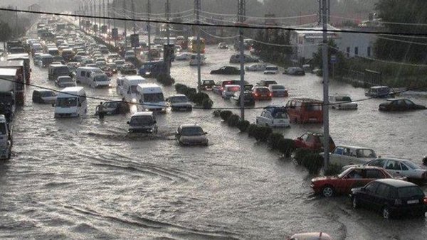 Güclü külək ciddi fəsad törətdi