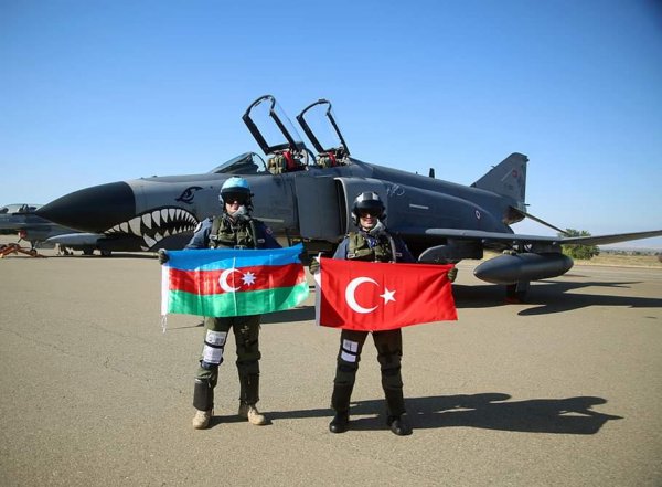 Türkiyənin F-16-ları Azərbaycana gəldi