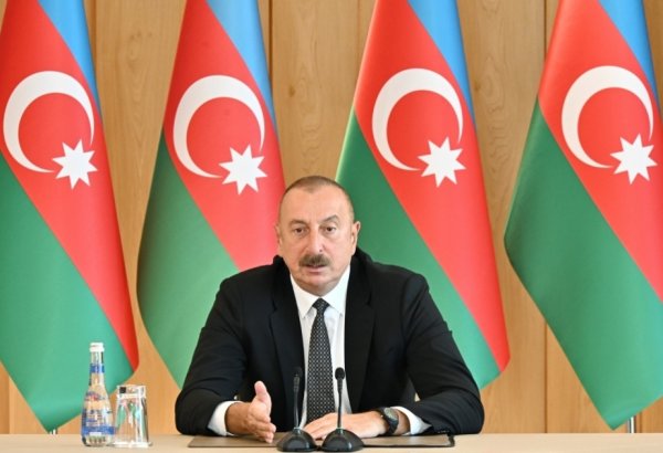 Prezident 29 idmançıya ev verdi