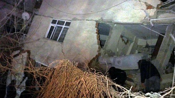 Zəlzələ qurbanlarının sayı açıqlandı