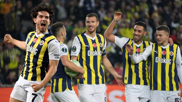 Fenerbahçe son dəqiqələrdə qalib gəldi