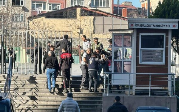 Türkiyədə məhkəmə binasına silahlı hücum: 2 ölü, 5 yaralı
