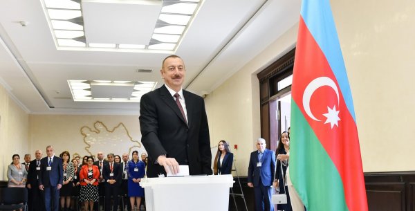 Seçki bitən kimi Əliyevi kimlər təbrik etdi?