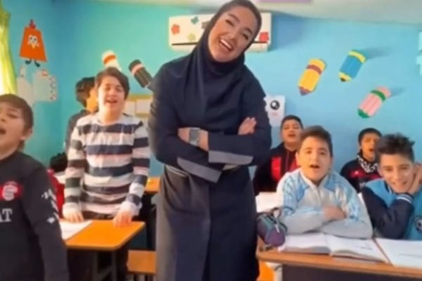 İranda müəllim buna görə işsiz qaldı