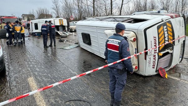 İşçiləri daşıyan iki avtobus toqquşdu - 1 ölü, 27 yaralı