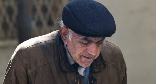 Küçəyə atılan professor üçotaqlı mənzilə yerləşdirildi