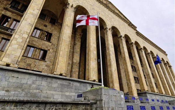 Gürcüstan parlamenti qalmaqallı qanun layihəsini qəbul etdi