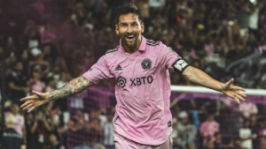 Messi çəkiliş zamanı kameranı qırdı