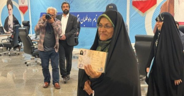 İranda ilk dəfə qadın prezidentliyə namizəd oldu