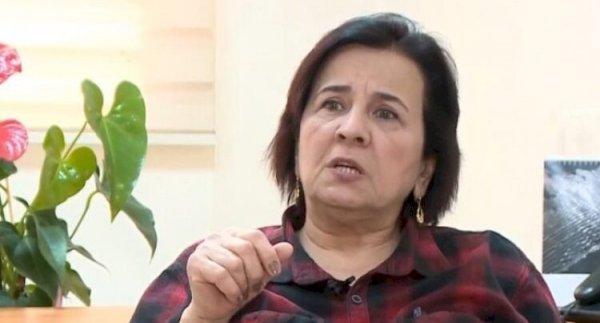 “Mən dərs danışıram, oğlan dönüb qızın ağ baldırına baxır”