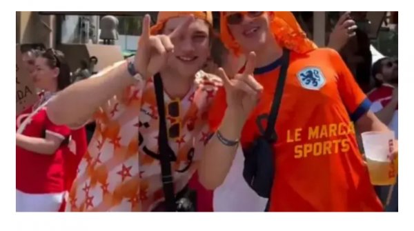 Niderland azarkeşlərindən BOZQURD işarəsi